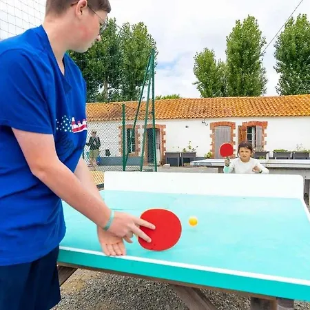 Zecamping 4 - Parc Aquatique - à 700 M - Piscine Couverte Camping *